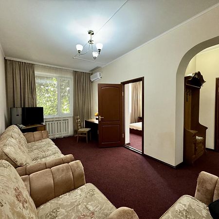 Hotel Zhambyl Taraz Esterno foto