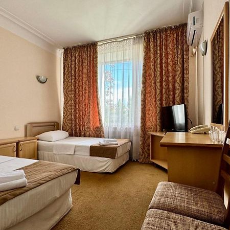 Hotel Zhambyl Taraz Esterno foto