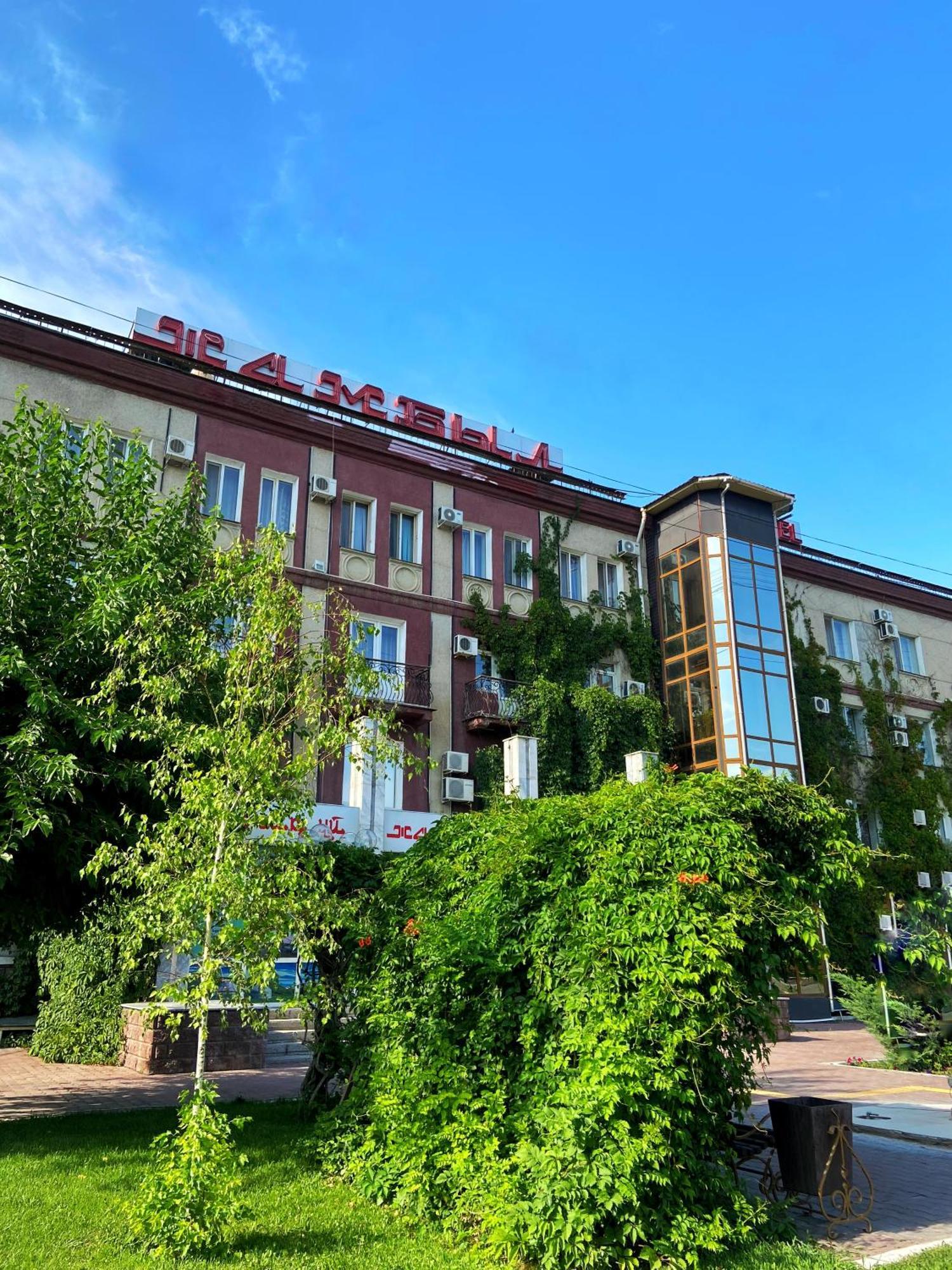 Hotel Zhambyl Taraz Esterno foto