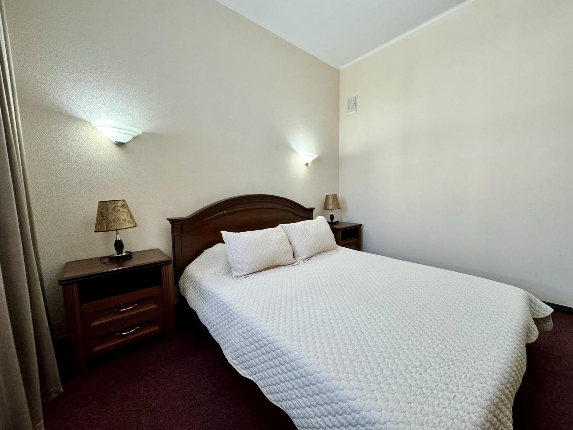 Hotel Zhambyl Taraz Esterno foto
