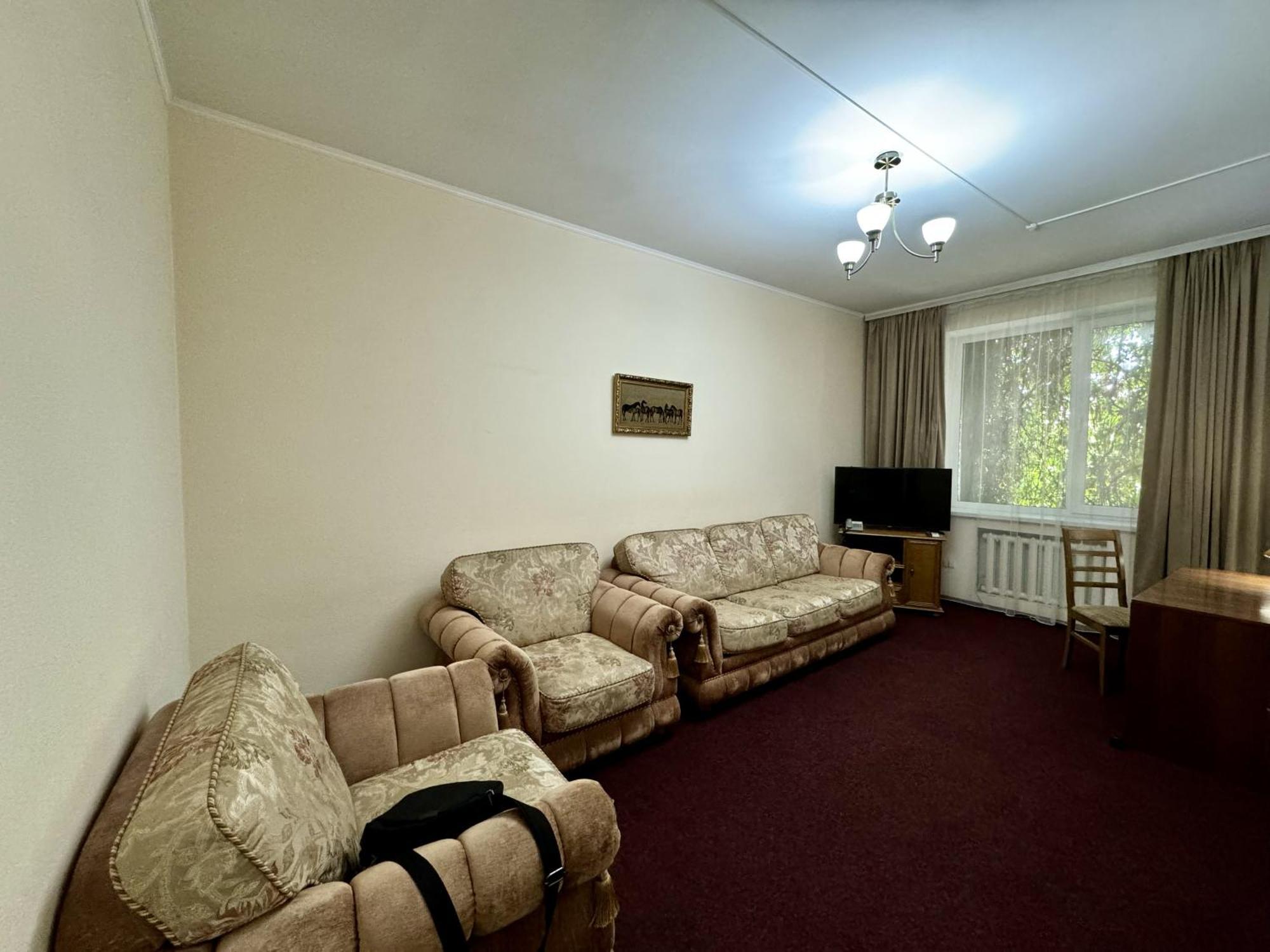 Hotel Zhambyl Taraz Esterno foto