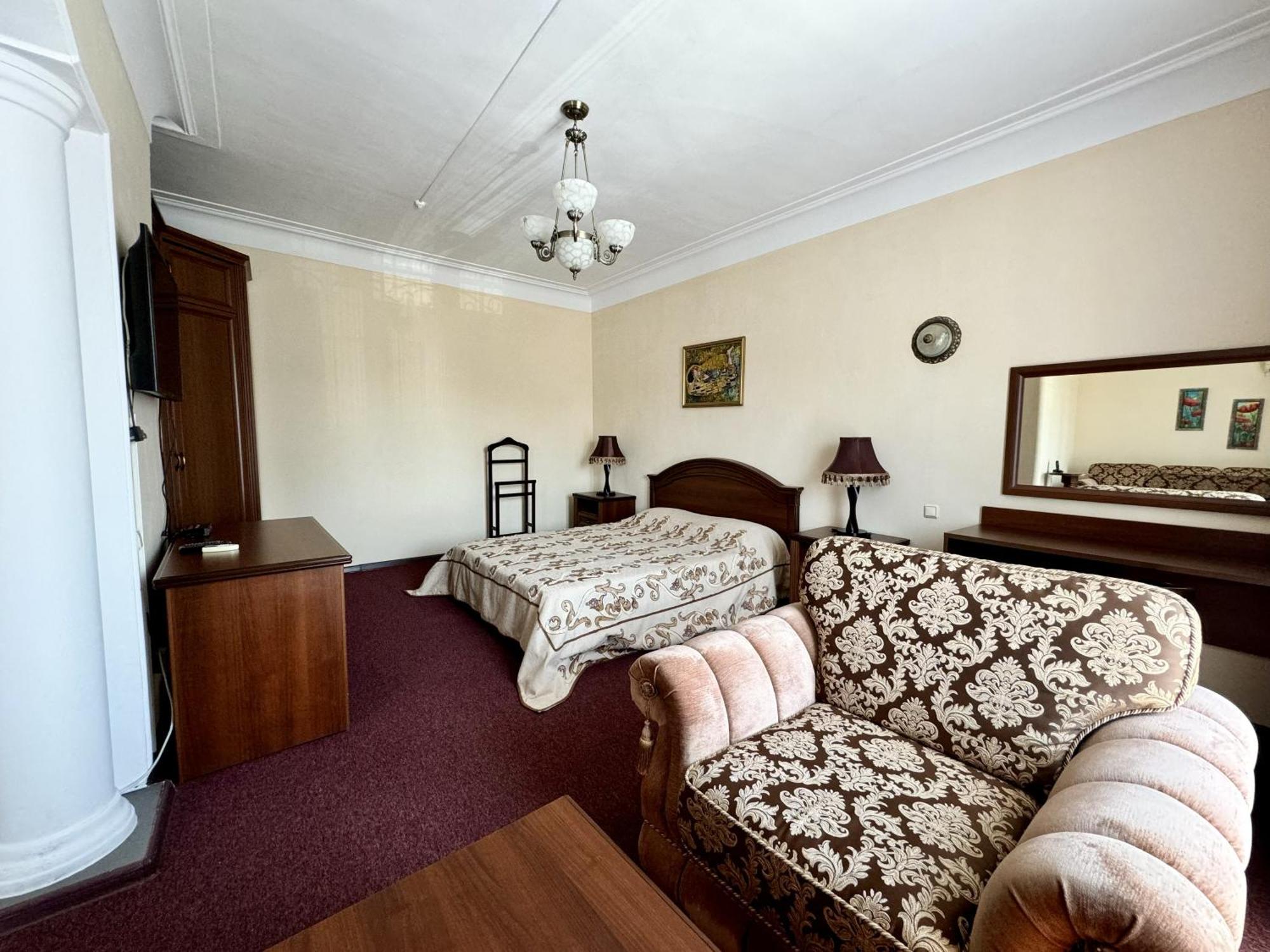 Hotel Zhambyl Taraz Esterno foto