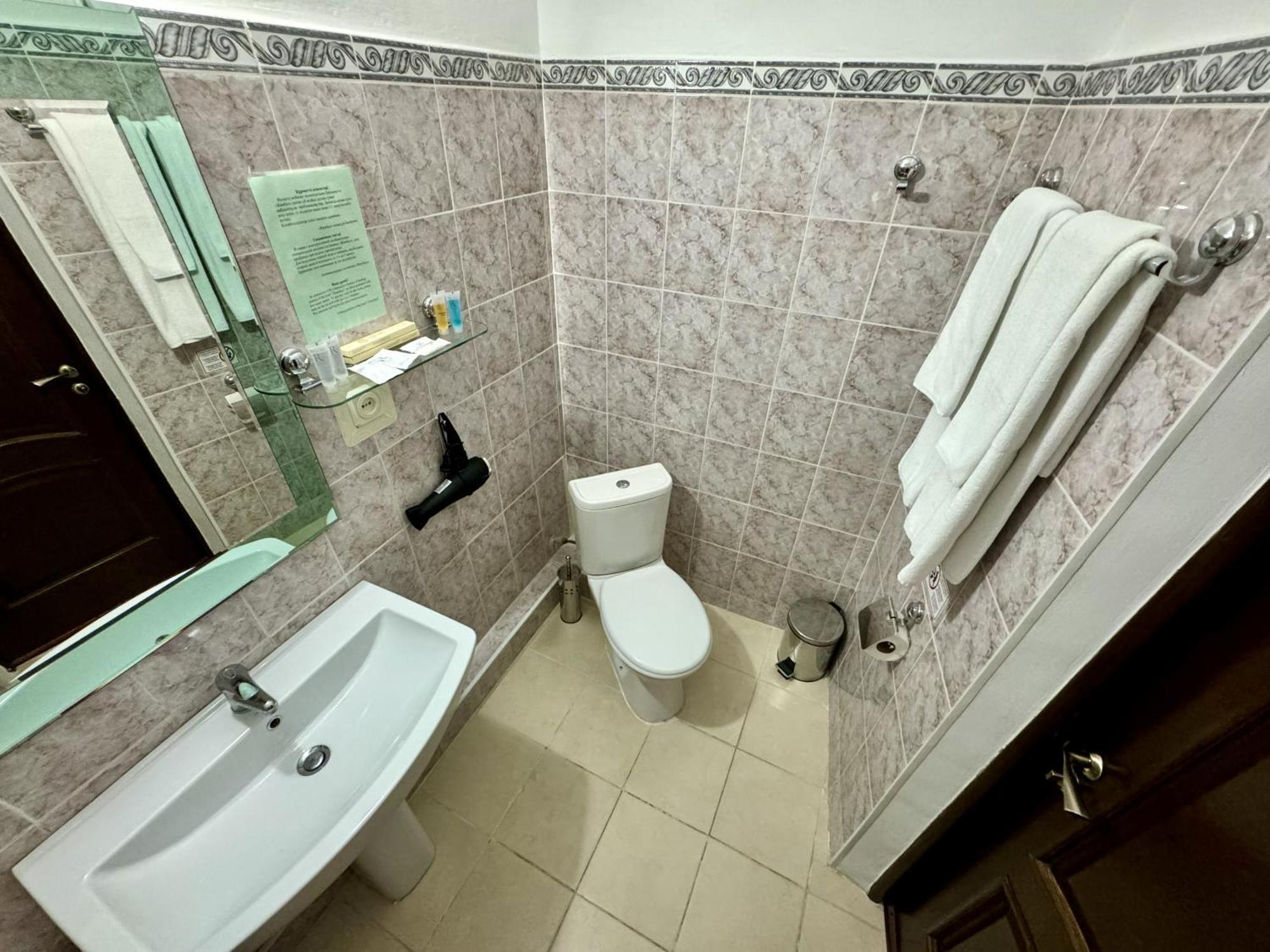 Hotel Zhambyl Taraz Esterno foto