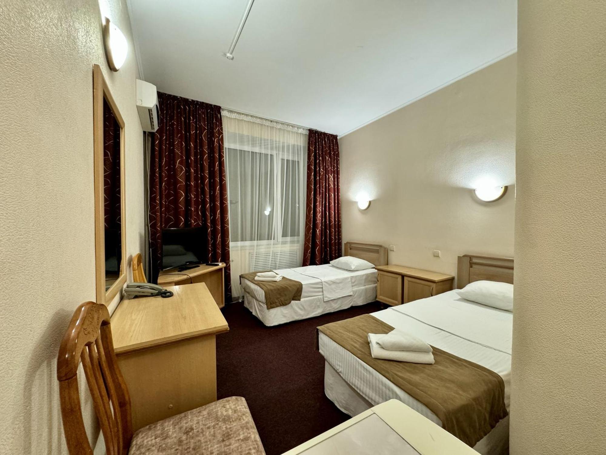Hotel Zhambyl Taraz Esterno foto