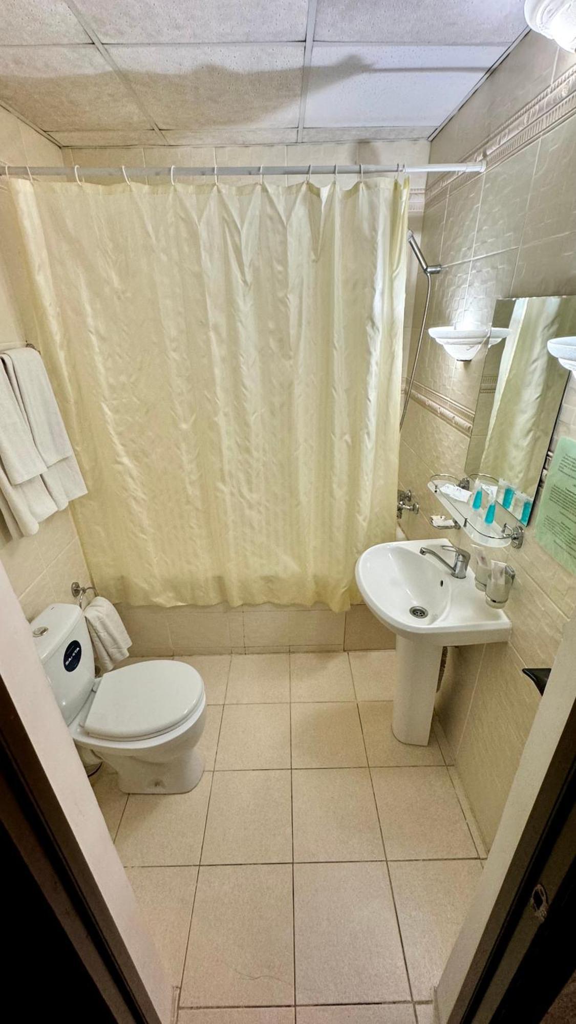 Hotel Zhambyl Taraz Esterno foto