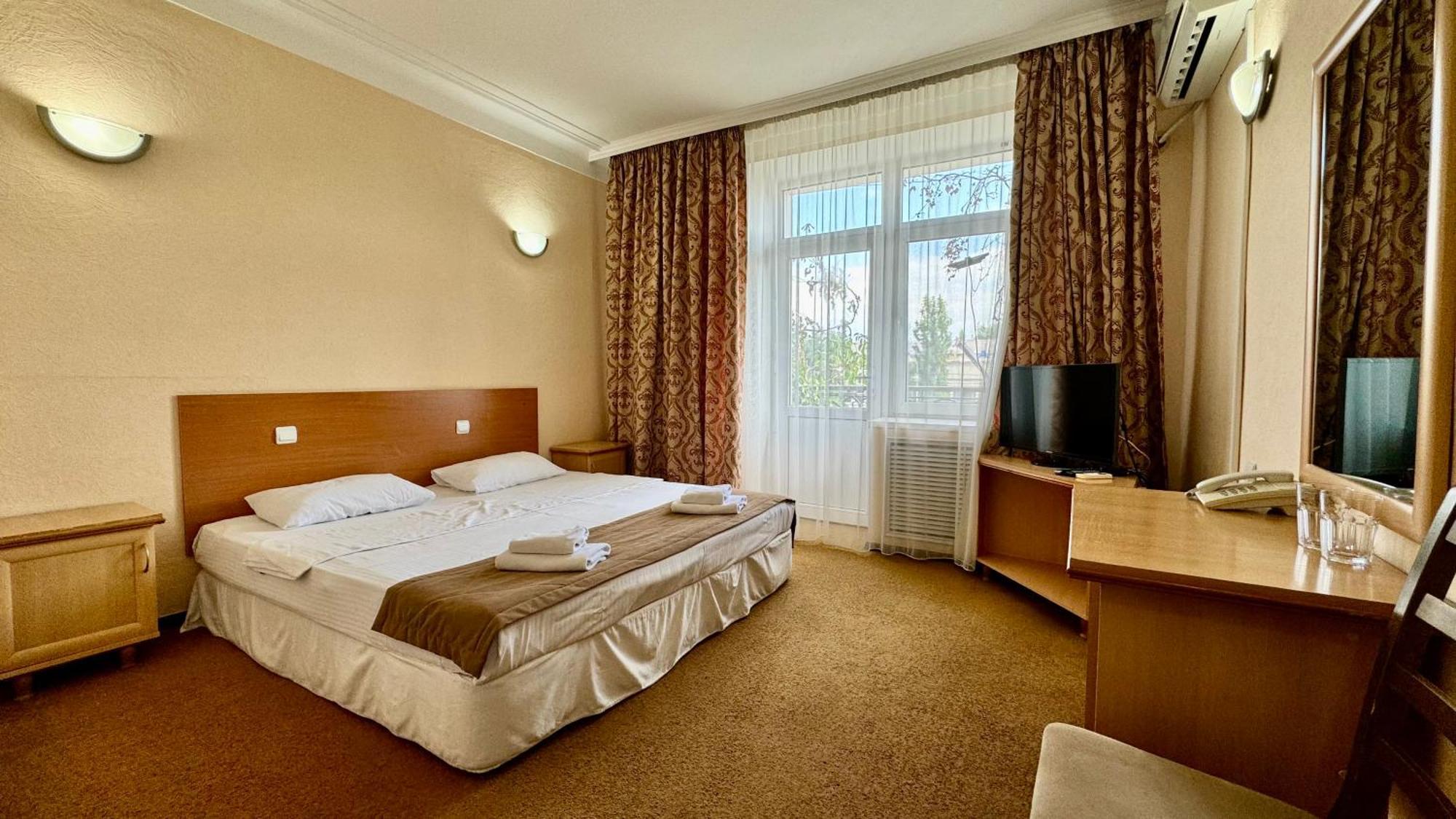 Hotel Zhambyl Taraz Esterno foto