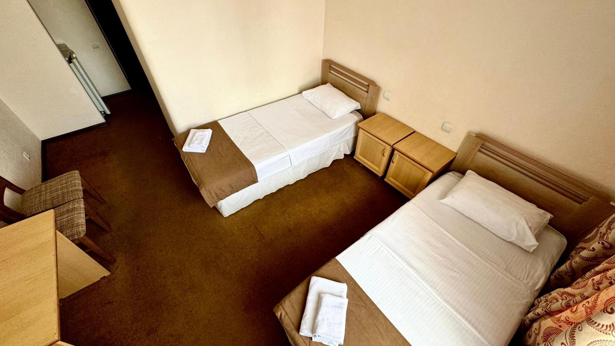 Hotel Zhambyl Taraz Esterno foto