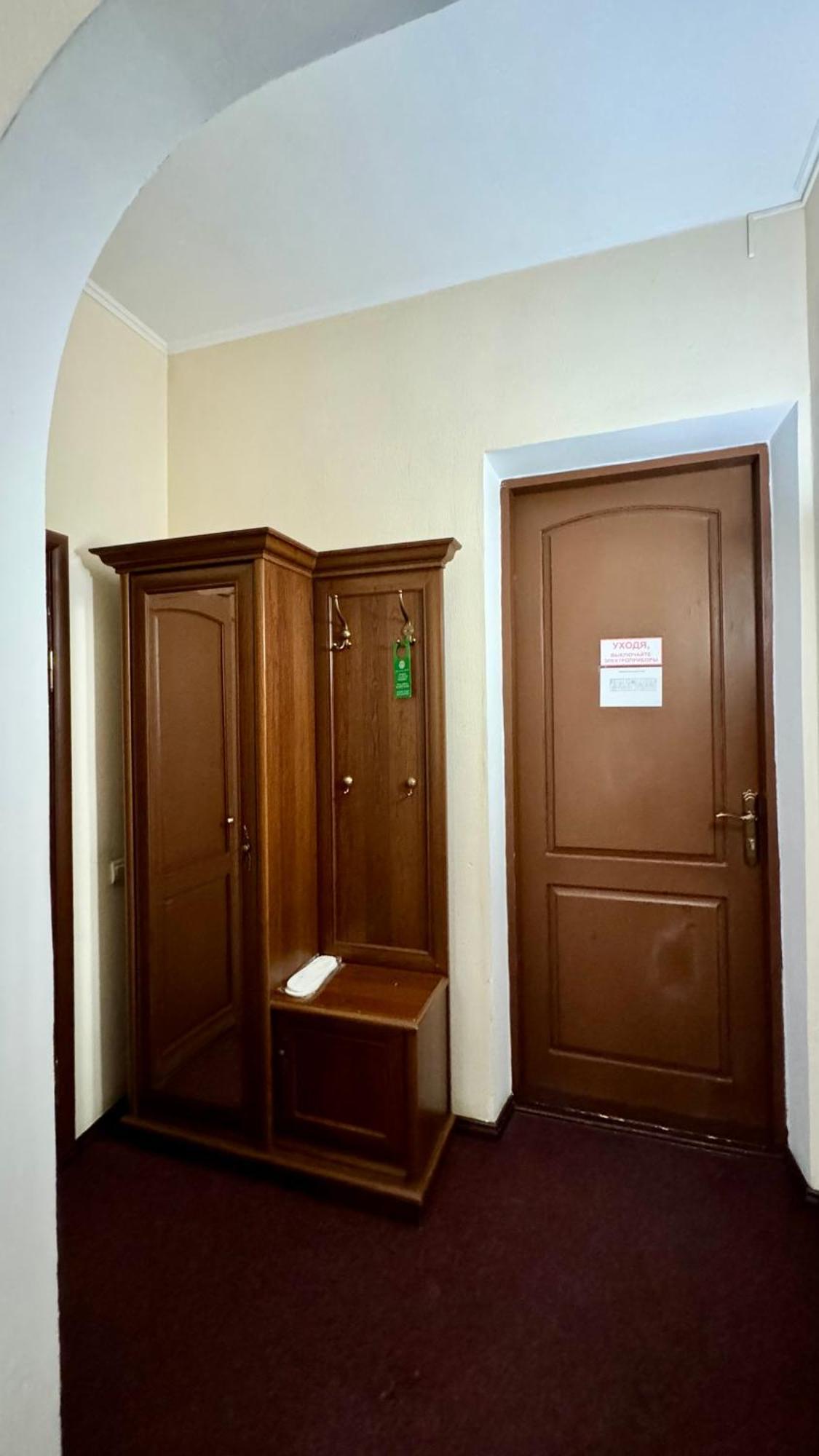 Hotel Zhambyl Taraz Esterno foto